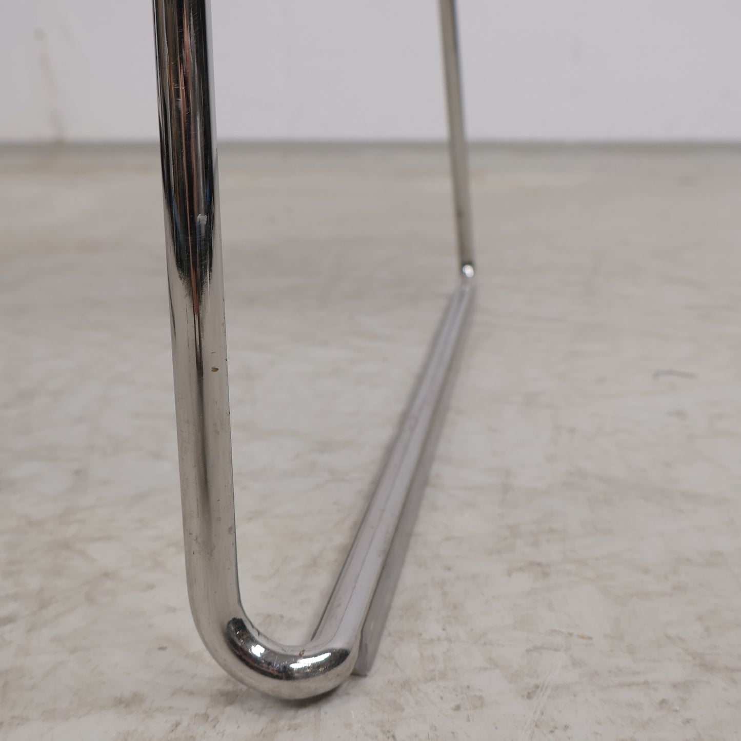 Hvit Arper Catifa 46 Stol