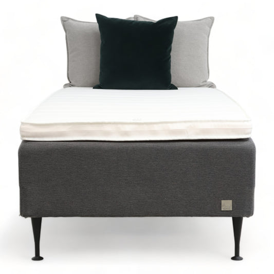 Nyrenset | Mørk grå Odel seng 90x200 med overmadrass