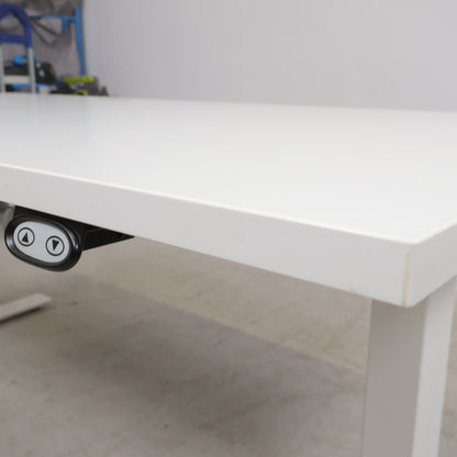 Kvalitetssikret | EFG elektrisk hev/senk skrivebord, helhvitt