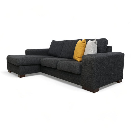 Nyrenset | Mørk grå Bellus sofa med sjeselong
