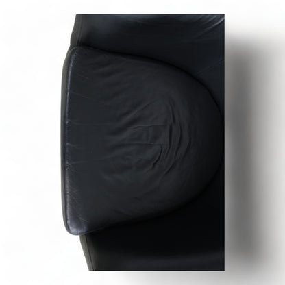 Nyrenset | Lenestol i sort skinn