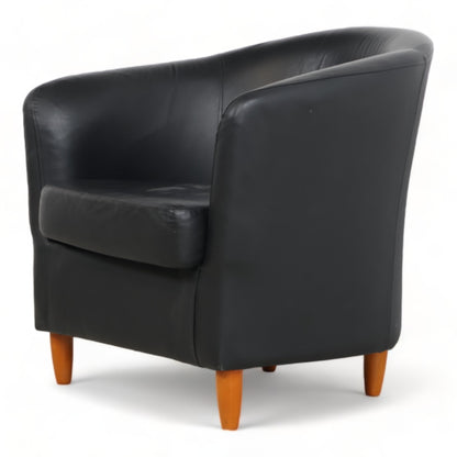 Nyrenset | Lenestol i sort skinn