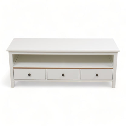 Kun brukt til utstilling | Hvit Nordby TV-benk med skuffer