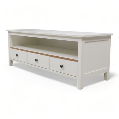 Kun brukt til utstilling | Hvit Nordby TV-benk med skuffer