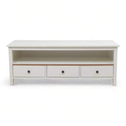 Kun brukt til utstilling | Hvit Nordby TV-benk med skuffer