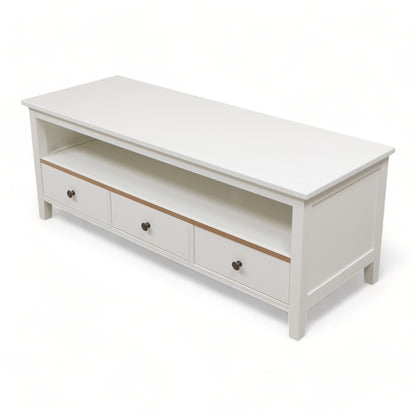 Kun brukt til utstilling | Hvit Nordby TV-benk med skuffer