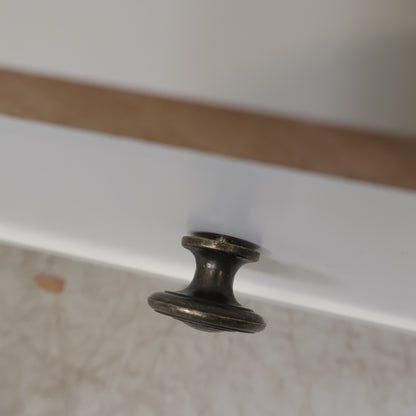 Kun brukt til utstilling | Hvit Nordby TV-benk med skuffer