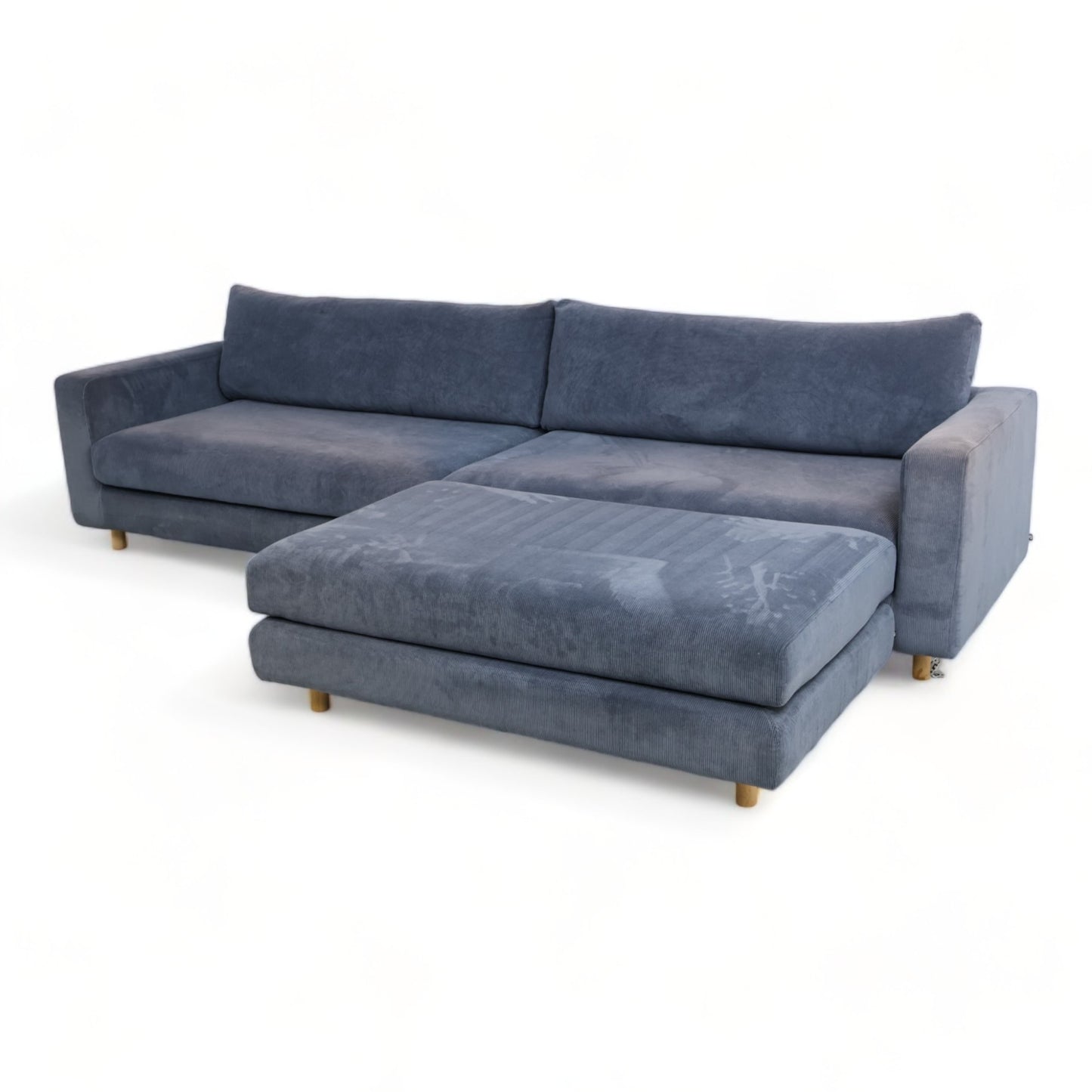 Nyrenset | Blå Douglas 4-seter sofa med puff fra SofaCompany