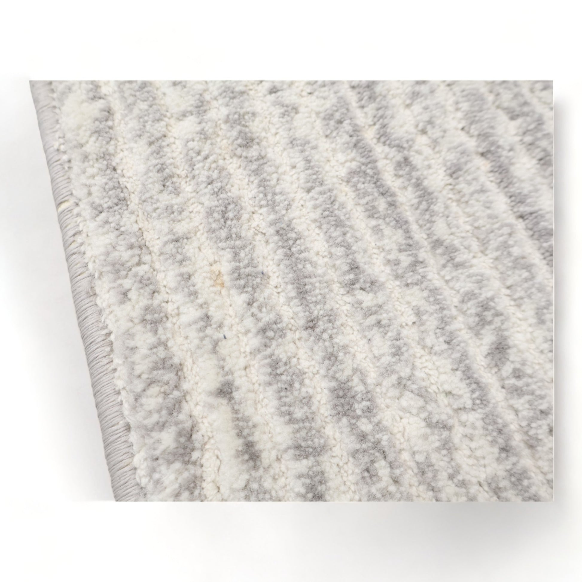 Nyrenset | Sort og hvit teppe. 285cm