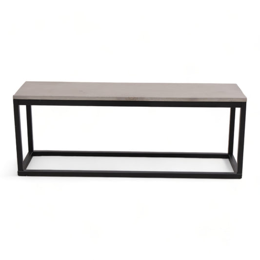 Nyrenset | Lindø sofabord i betong/sort