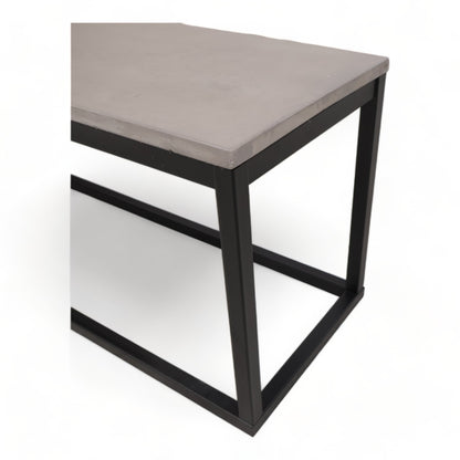 Nyrenset | Lindø sofabord i betong/sort