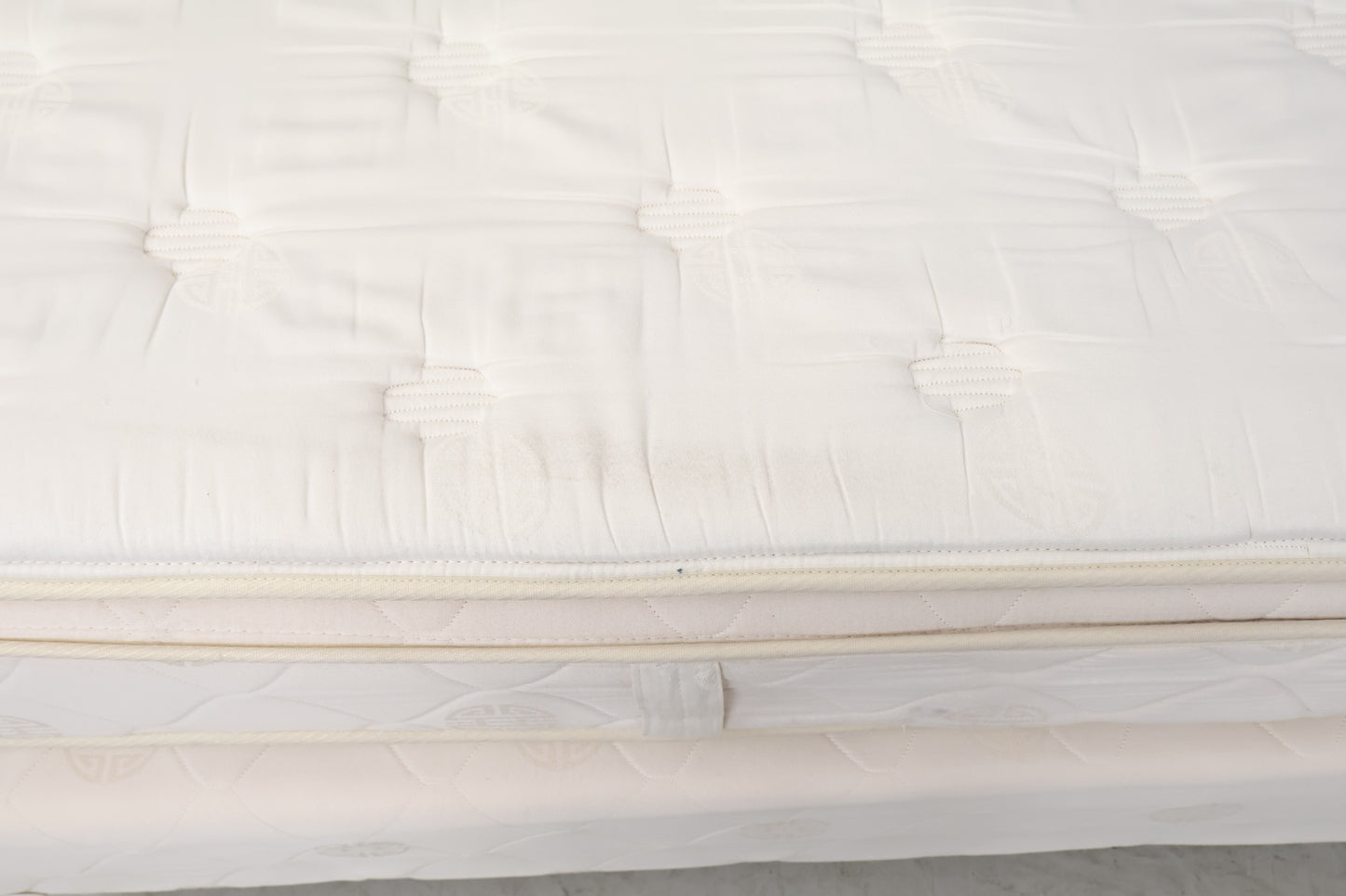 Nyrenset | Hvit og brun 200x190 seng