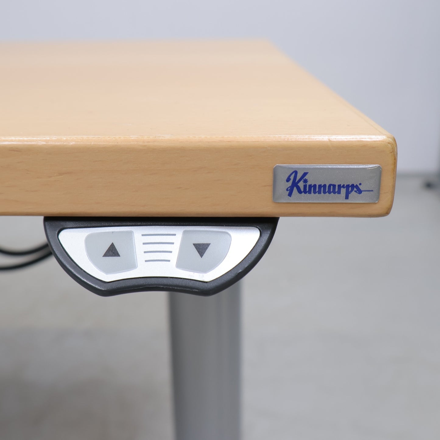 Kvalitetssikret | Kinnarps elektriske hev/senk skrivebord