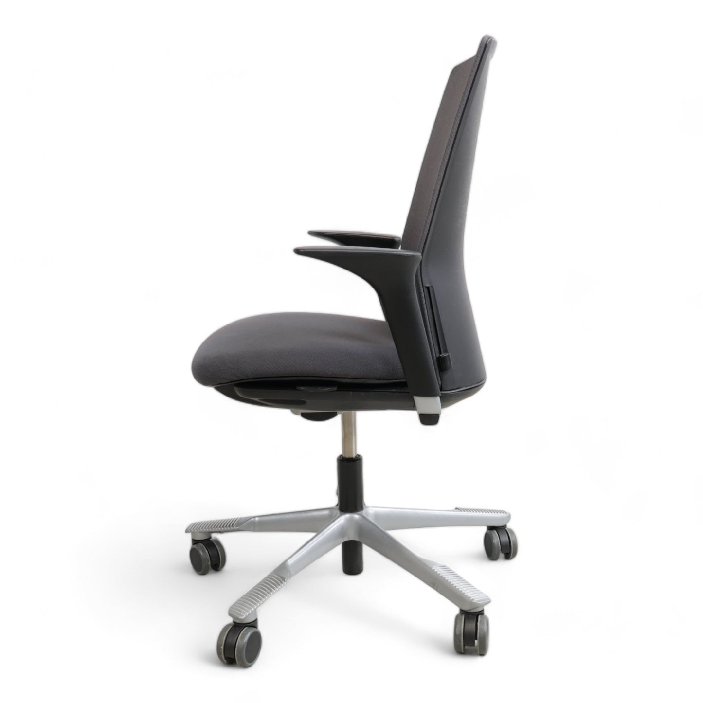 Nyrenset | Mørk grå HÅG Futu kontorstol med justerbar sittehøyde