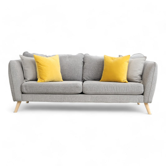 Nyrenset | Lys grå 2,5-seter sofa