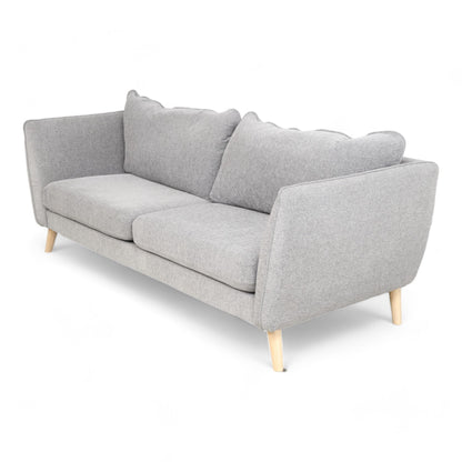 Nyrenset | Lys grå 2,5-seter sofa