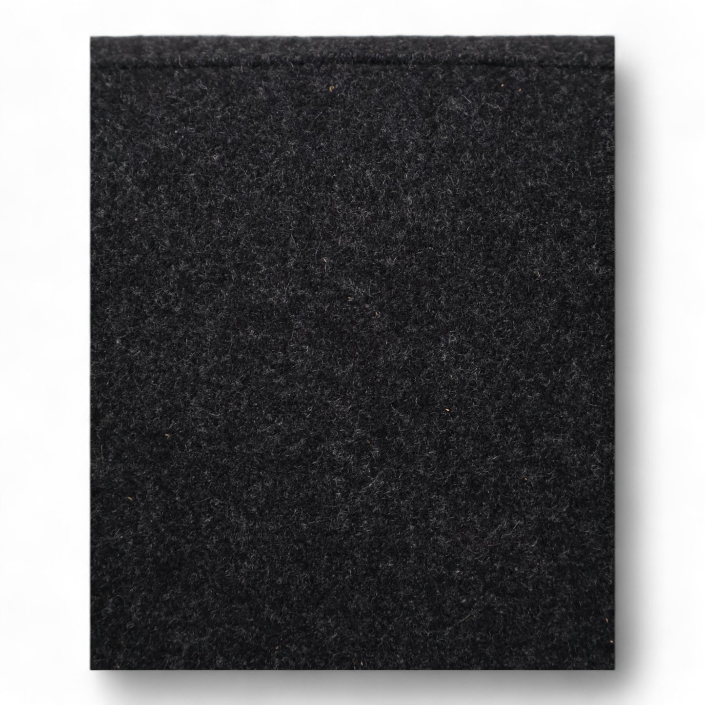 Nyrenset | Mørk grå Bolia lenestol i ull med stålbein