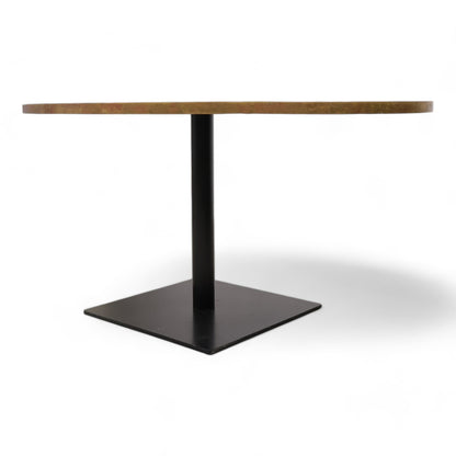 Kvalitetssikret | Robust rundt bord med brun plate og metallkant