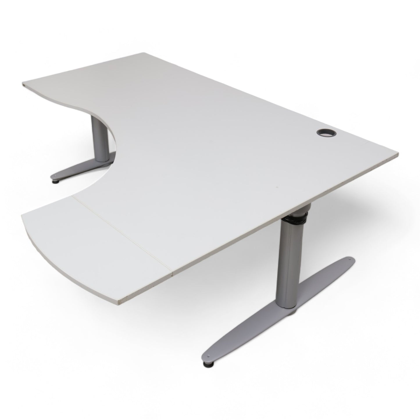 Kvalitetsikret | 180×120, Kinnarps elektrisk hev/senk skrivebord med sving i lys grå
