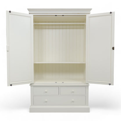 Nyrenset | Klassisk frittstående garderobeskap fra London