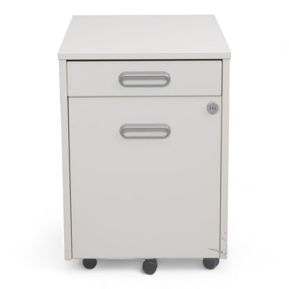 Nyrenset | Skuffeseksjon på hjul, lås på dør