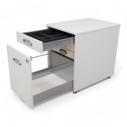 Nyrenset | Skuffeseksjon på hjul, lås på dør