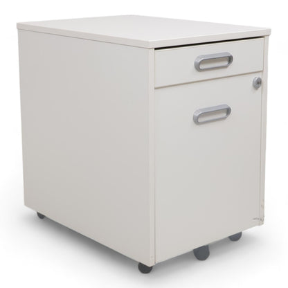 Nyrenset | Skuffeseksjon på hjul, lås på dør