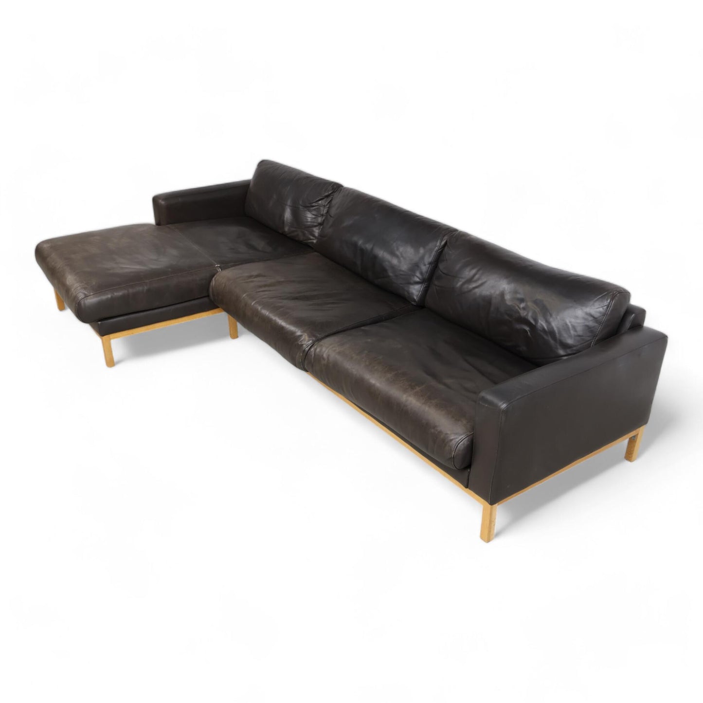 Nyrenset | Mørk brun Bolia North sofa med sjeselong i skinn