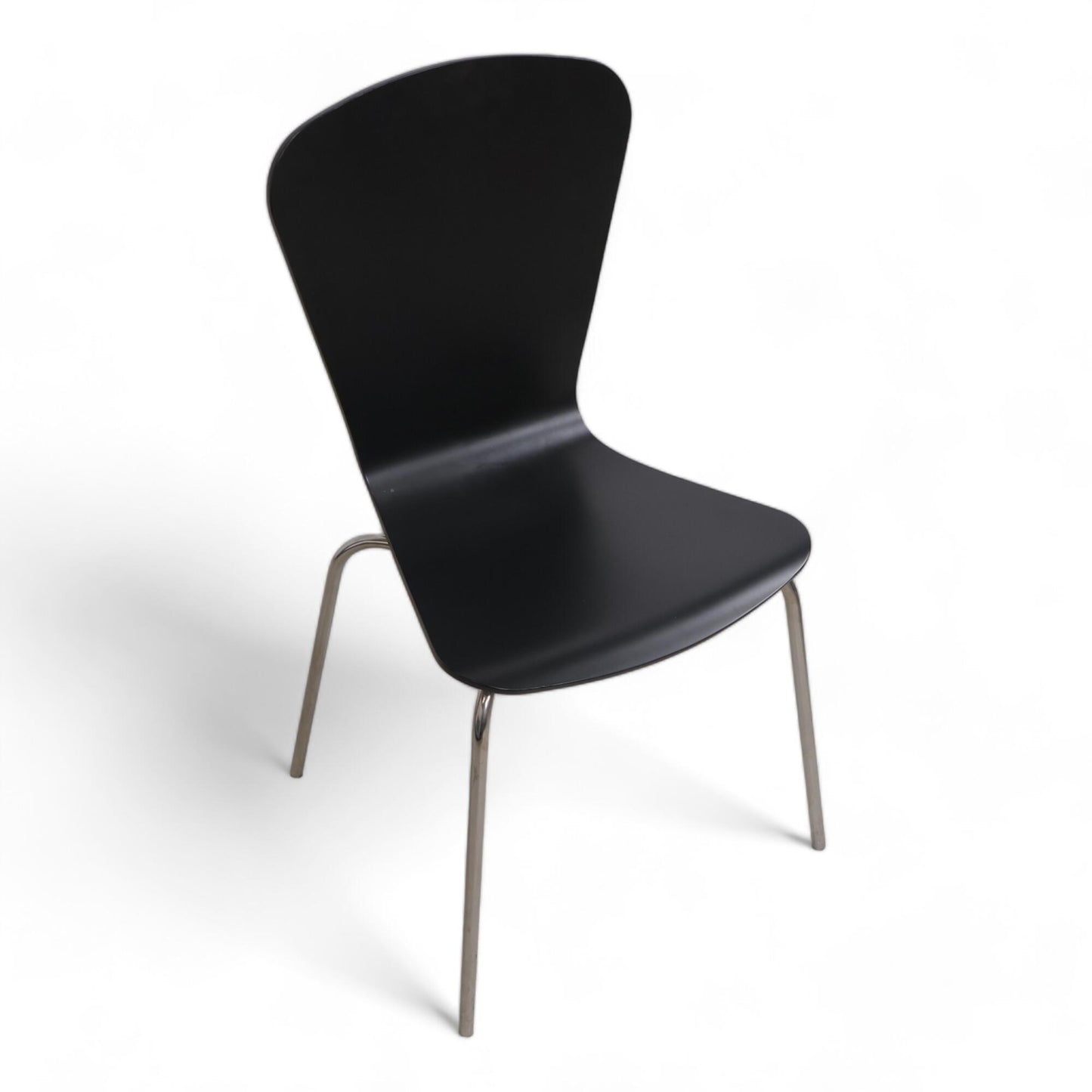 Nyrenset | Svart AJ produkter Milla stol, moderne og stablebar