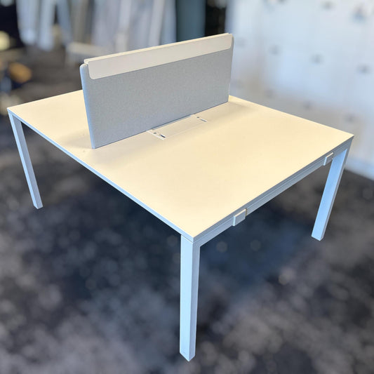 Nyrenset | Vitra WorkIT Skrivebord i hvit, 120x160 cm uten strømuttak