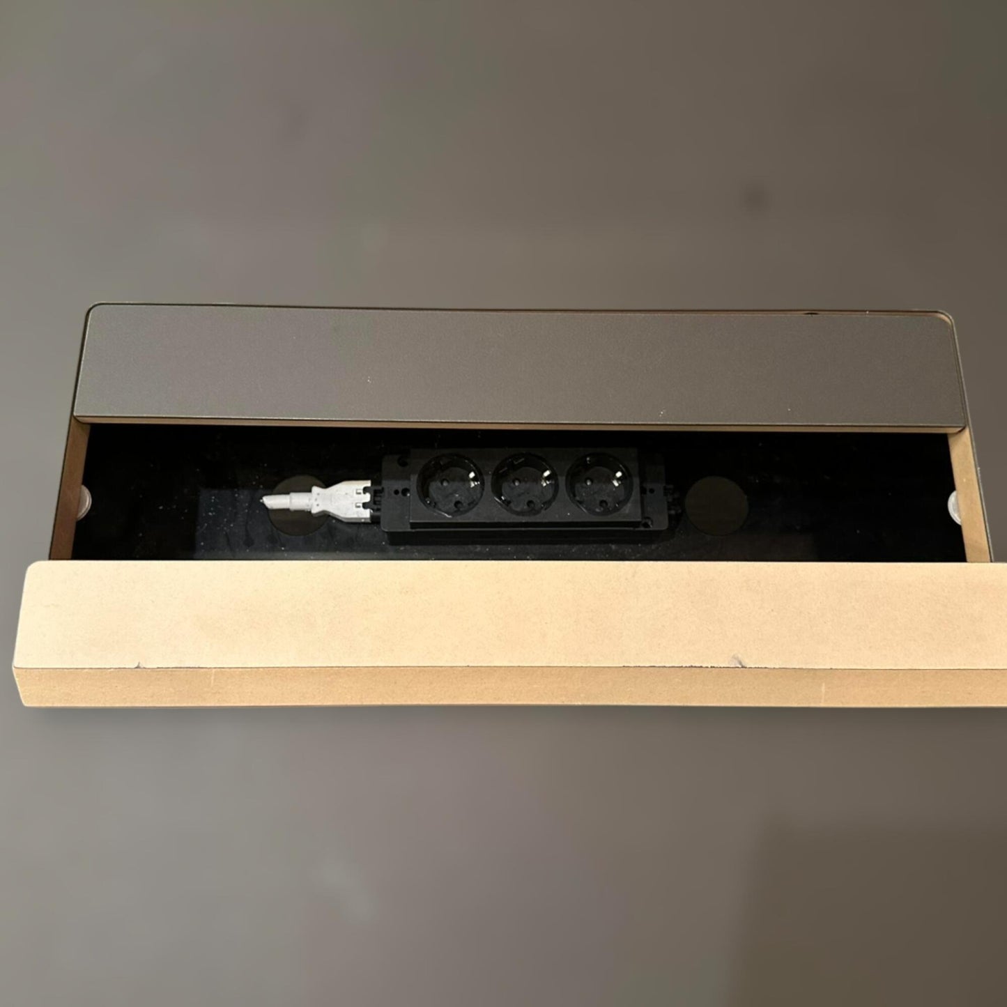 Nyrenset | Fora Form Kvart møtebord i sort, 190x120cm