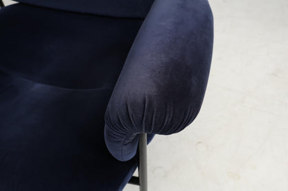 Nyrenset | Mørk blå Fogia Bollo lenestol i velur