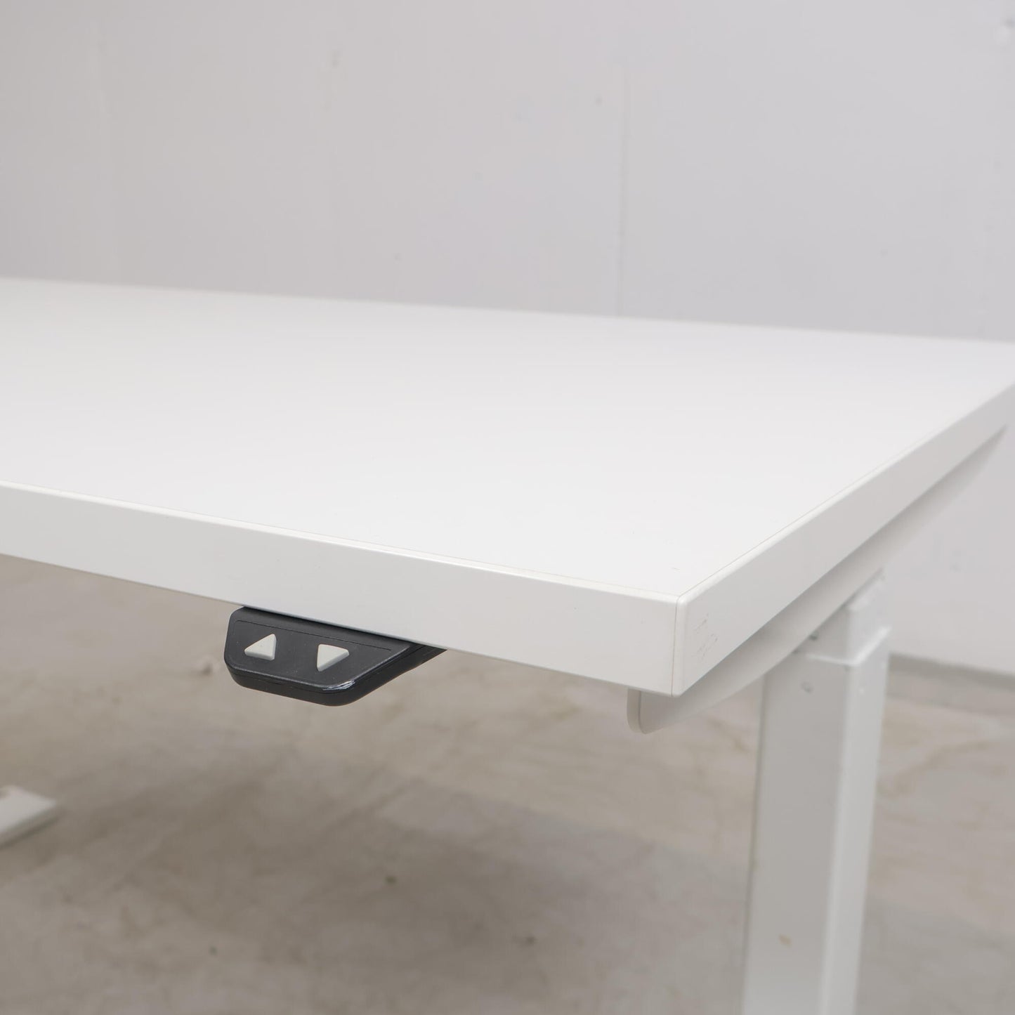 Kvalitetssikret | 120x80cm, Linak elektrisk hev/senk skrivebord i helhvit farge