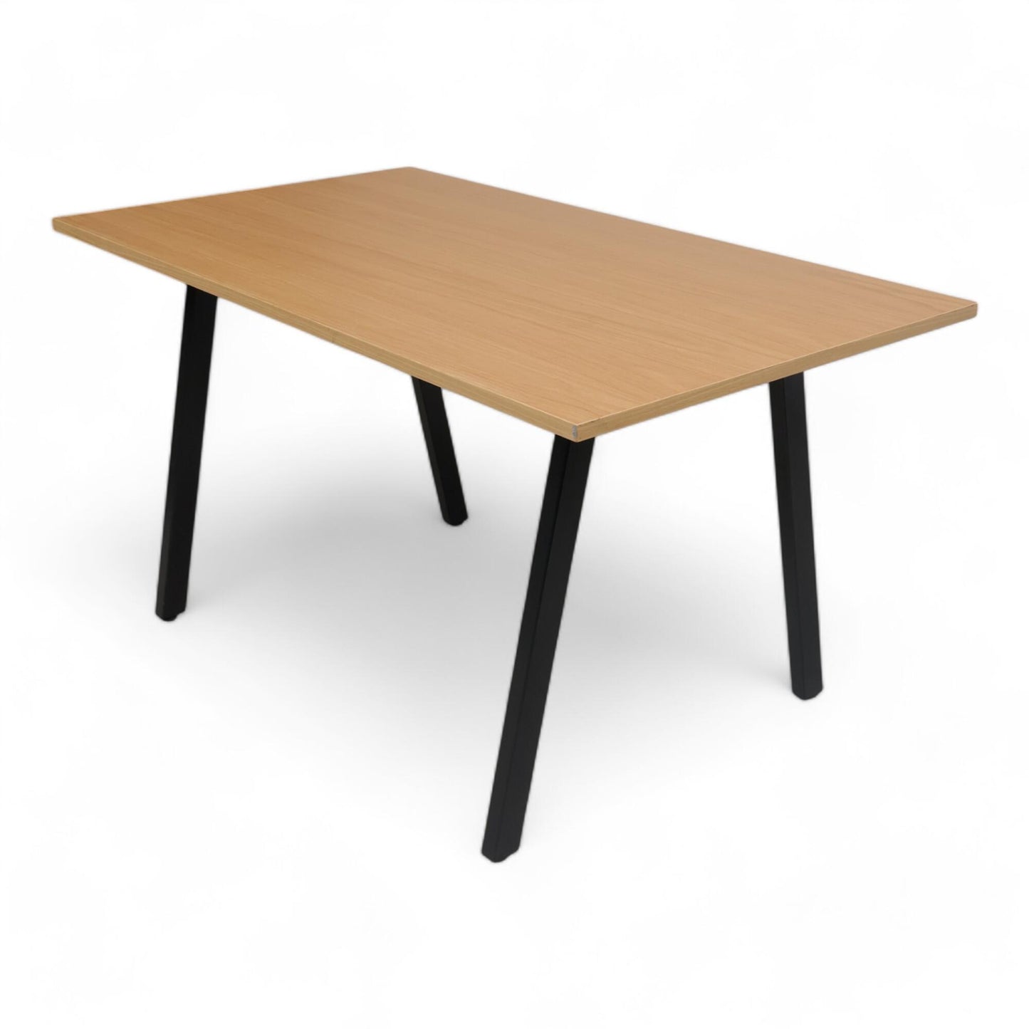 Nyrenset | Fora Form møtebord i tre og sort 140x80cm