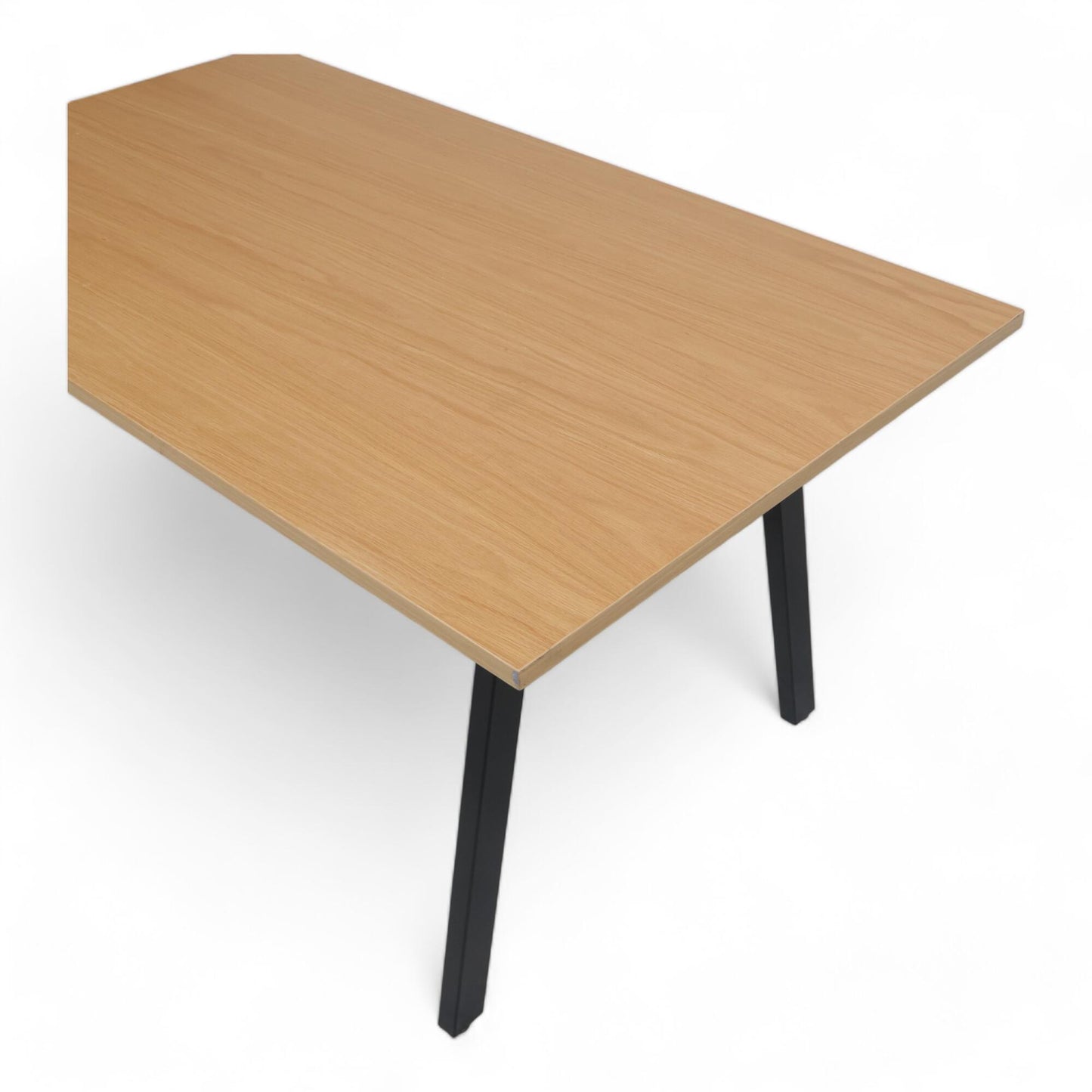 Nyrenset | Fora Form møtebord i tre og sort 140x80cm
