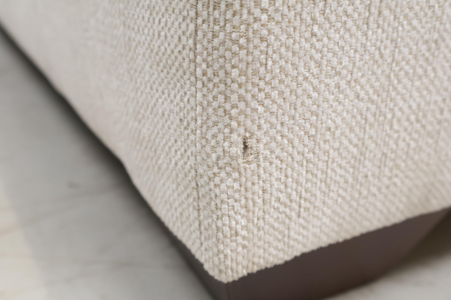 Nyrenset | Hvit Bellus sofa med sjeselong