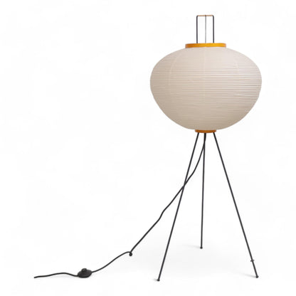 Kvalitetssikret | Vitra Akari 10A gulvlampe i kremhvit