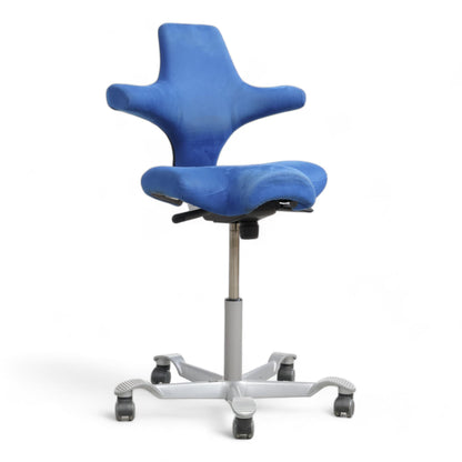 Nyrenset | Håg Capisco blå kontorstol med sadelsete