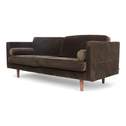 Nyrenset | SofaCompany Harper 3-seter sofa i mørk brun velur