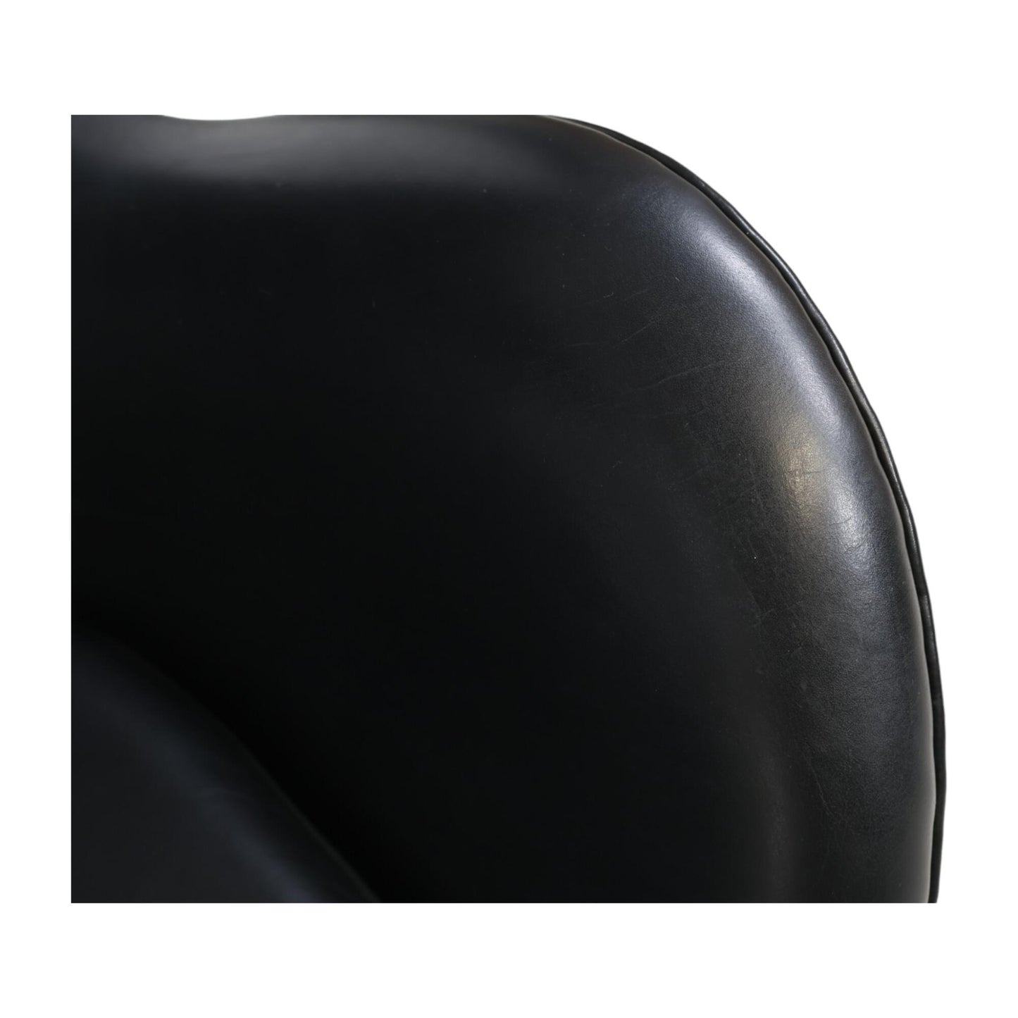 Nyrenset | Egget lenestol av Arne Jacobsen, Fritz Hansen