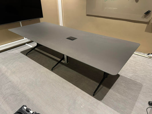 Nyrenset | Fora Form Kvart møtebord i sort med HDMI og strømuttak, 300x120 cm