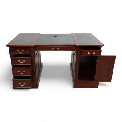 Nyrenset | Brun partnerskrivebord med lærdetaljer og mahogny-finish