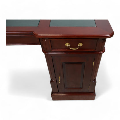 Nyrenset | Brun partnerskrivebord med lærdetaljer og mahogny-finish