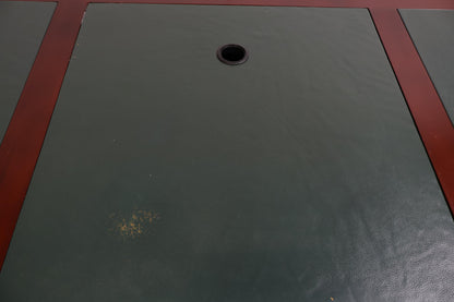 Nyrenset | Brun partnerskrivebord med lærdetaljer og mahogny-finish