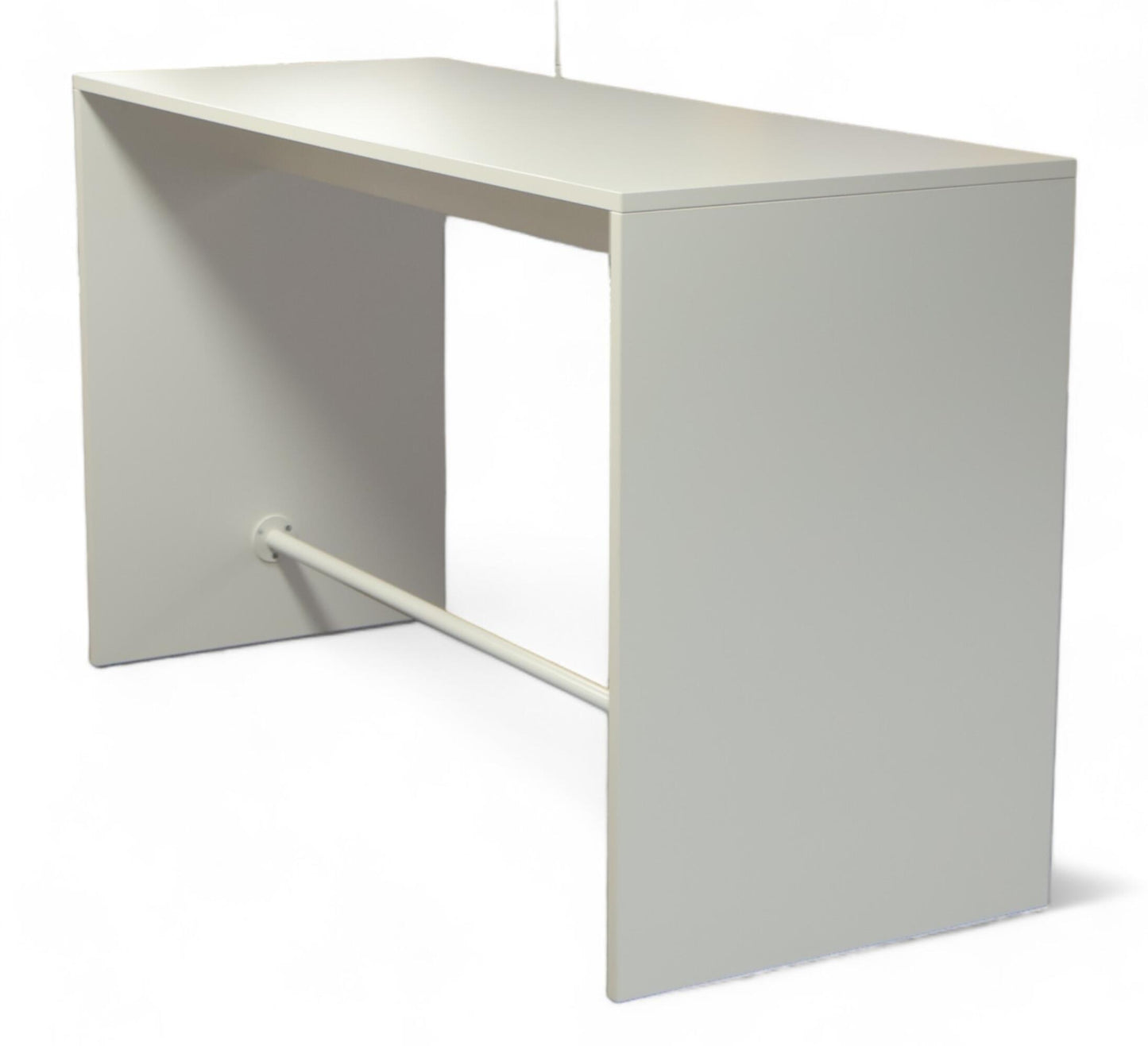 Nyrenset | Hvit høybord med plass til seks