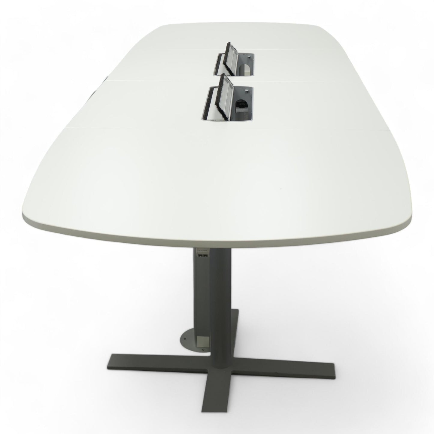 Nyrenset | Kinnarps 'Angle' hvitt konferansebord med Oberon-modell kabelluker