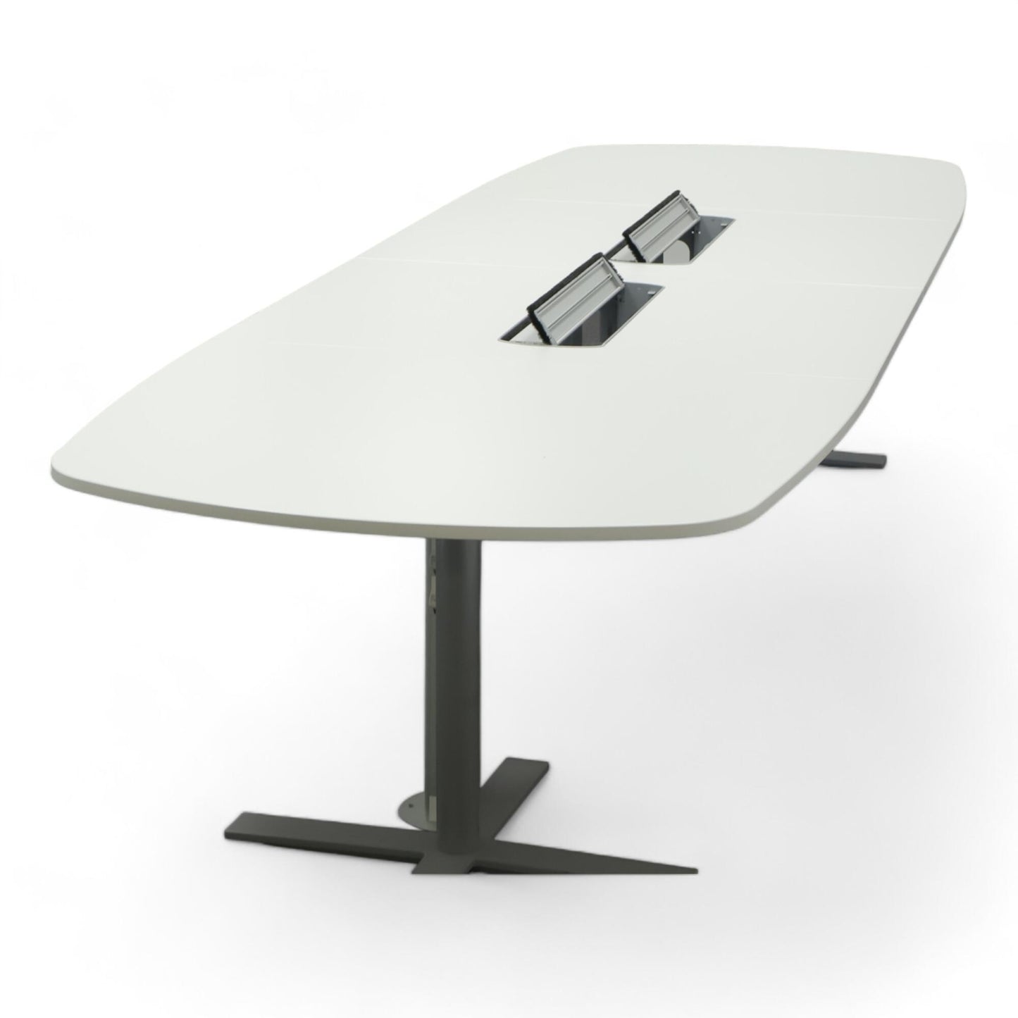 Nyrenset | Kinnarps 'Angle' hvitt konferansebord med Oberon-modell kabelluker