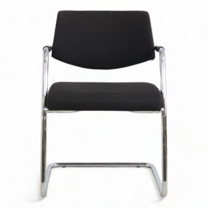 Nyrenset | Sort Sitland Sled konferansestol med kromramme