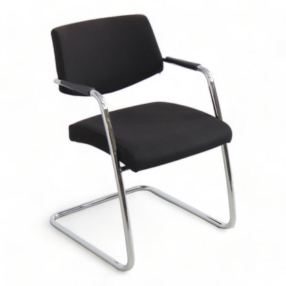 Nyrenset | Sort Sitland Sled konferansestol med kromramme