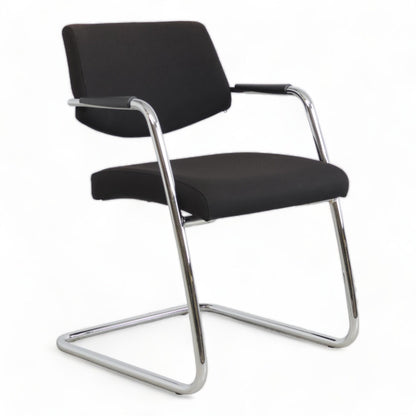Nyrenset | Sort Sitland Sled konferansestol med kromramme